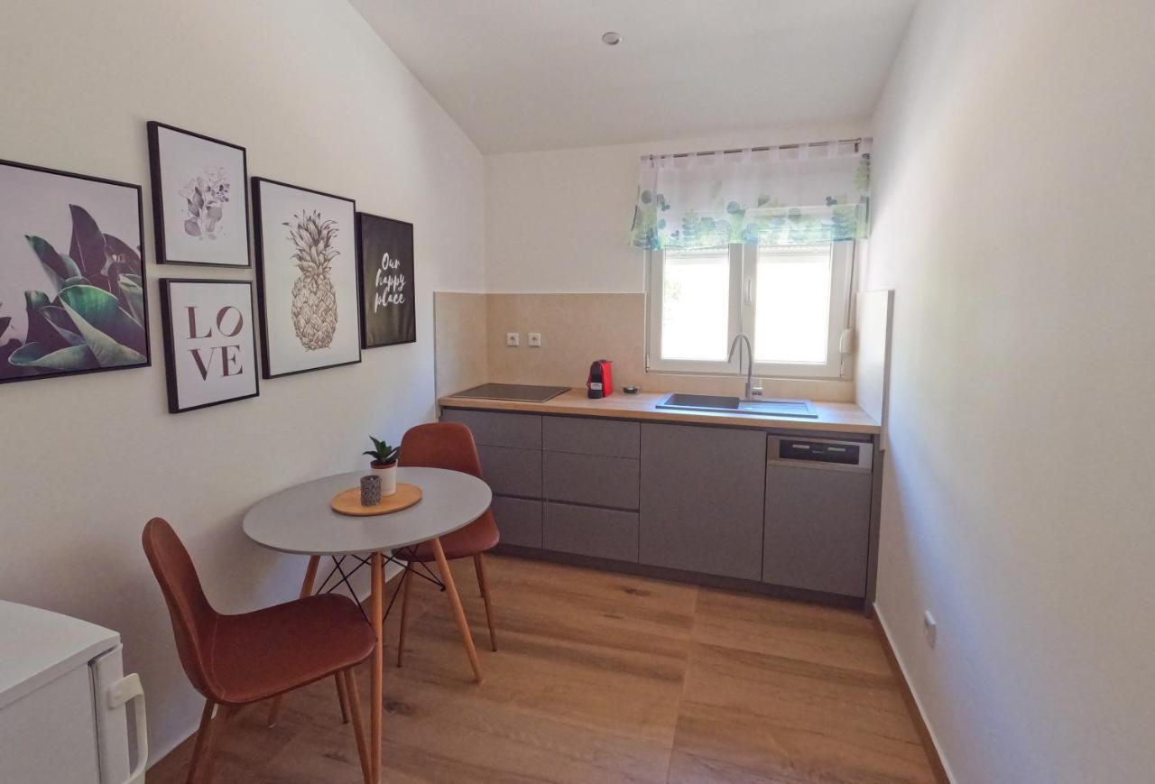 Sea And Mountain View Apartments Duće 외부 사진