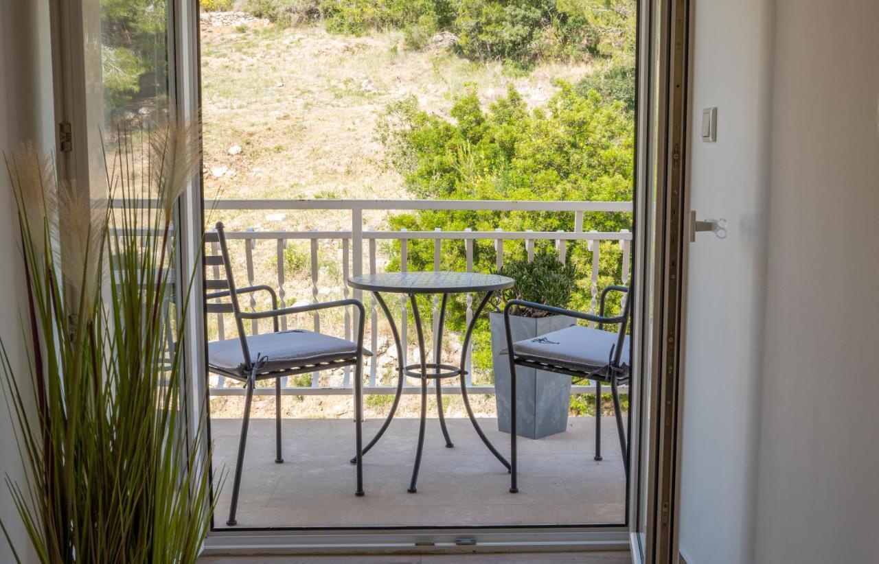 Sea And Mountain View Apartments Duće 외부 사진