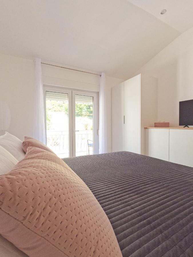 Sea And Mountain View Apartments Duće 외부 사진
