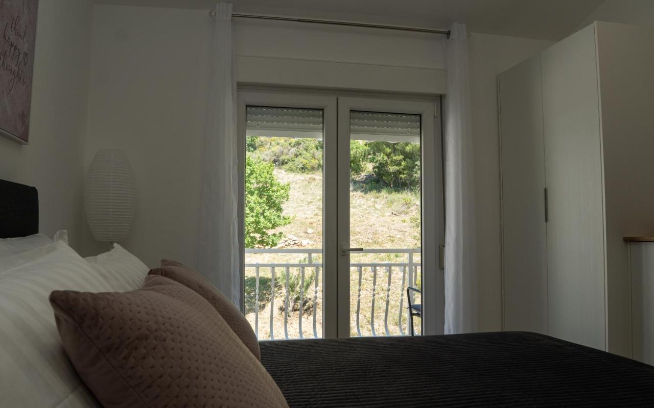 Sea And Mountain View Apartments Duće 외부 사진